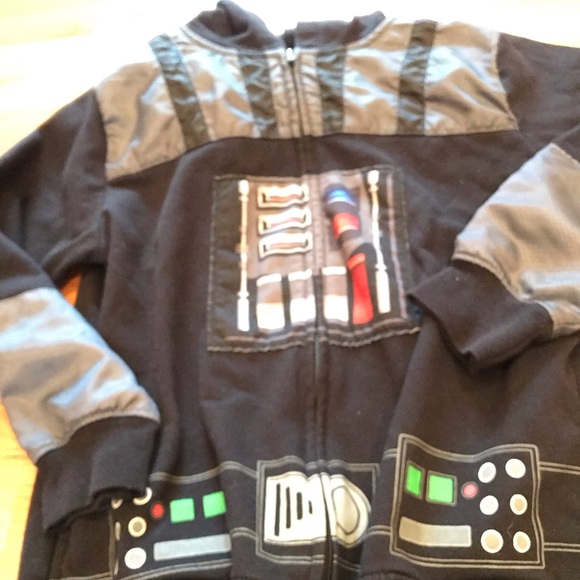 Other - 🌼🌼Boys Star Wars zip up jacket size L